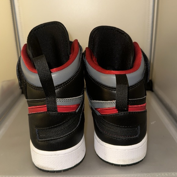Air Jordan 1 Hi Flyease - Picture 3 of 7
